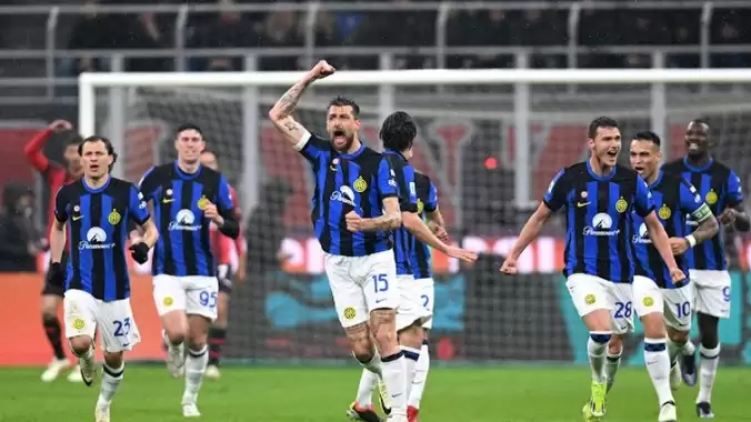 Hakan Çalhanoğlu’nun takımı Inter, derbide şampiyon! (ÖZET-GOLLER-KUPA TÖRENİ)